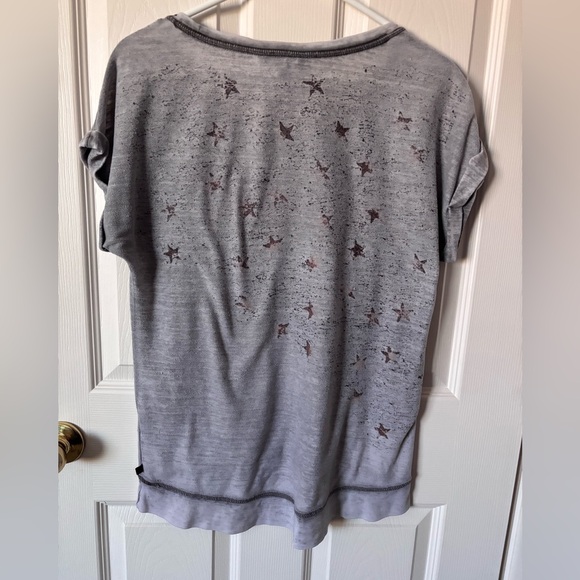 Rock & Republic Gray Graphic Short Sleeve T-Shirt - Picture 2 of 4